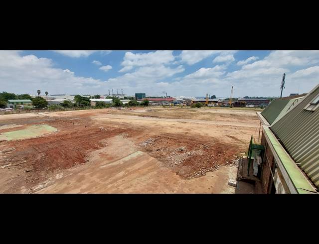 1,000M² WAREHOUSE FOR SALE IN CLAYVILLE